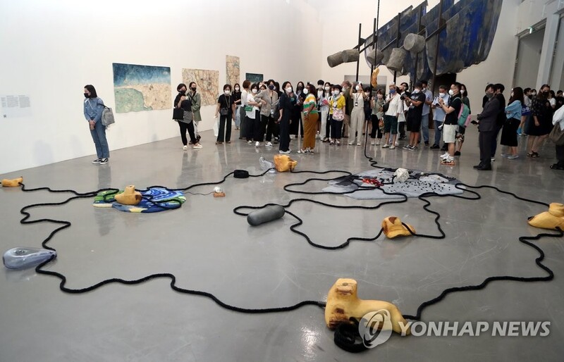 '물결 위 우리' 나아갈 항로는…2022 부산비엔날레 개막