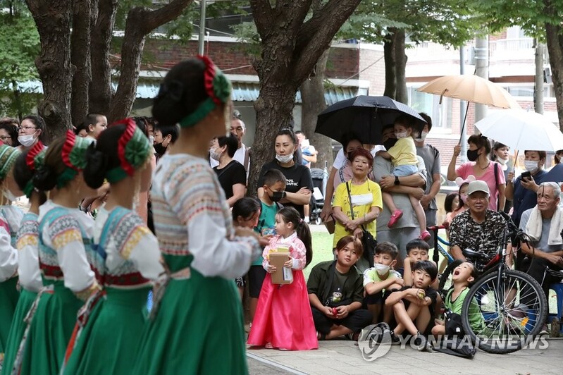 광주 안착한 우크라이나 피란민, 고려인마을 이웃과 한가위 잔치