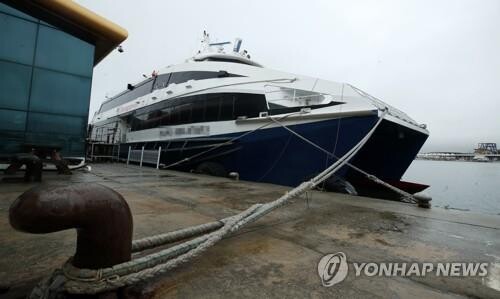 (LEAD) S. Korea braces for powerful Typhoon Hinnamnor