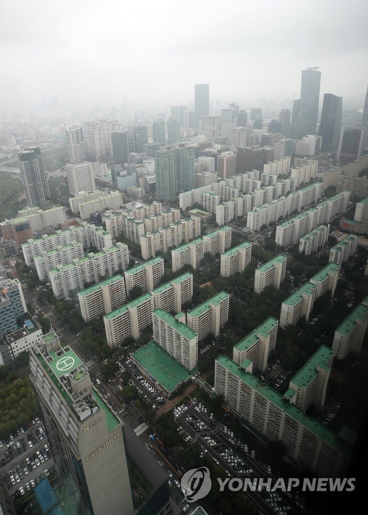 FSC chief says necessary to discuss lifting ban on lending for high-priced homes