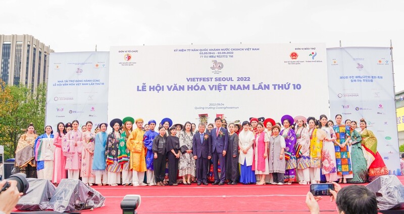 '韓-베트남 수교 30주년' 전통 의상 패션쇼 1만명 관람