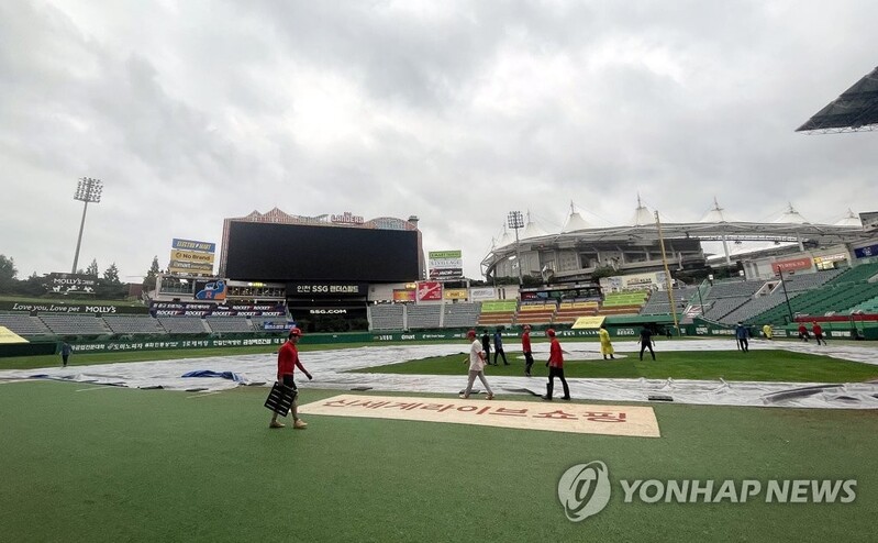 Faced with calendar crunch, KBO to schedule games on Mondays
