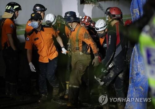 (2nd LD) 2 rescued, 7 dead from submerged parking garage in Pohang