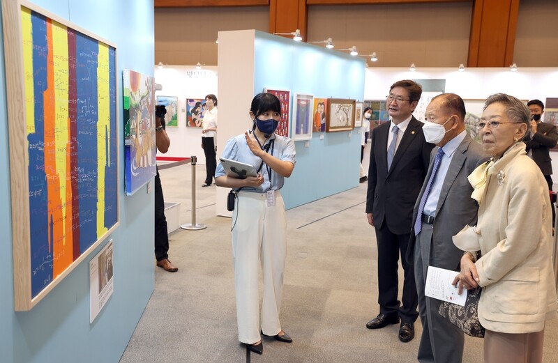 [동정] 배우 김지미, 청와대 장애예술인 특별전 관람