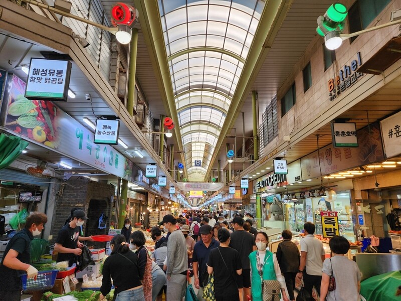 "오늘 장사 좀 했네"…대목 맞은 전통시장·마트 오랜만에 활기