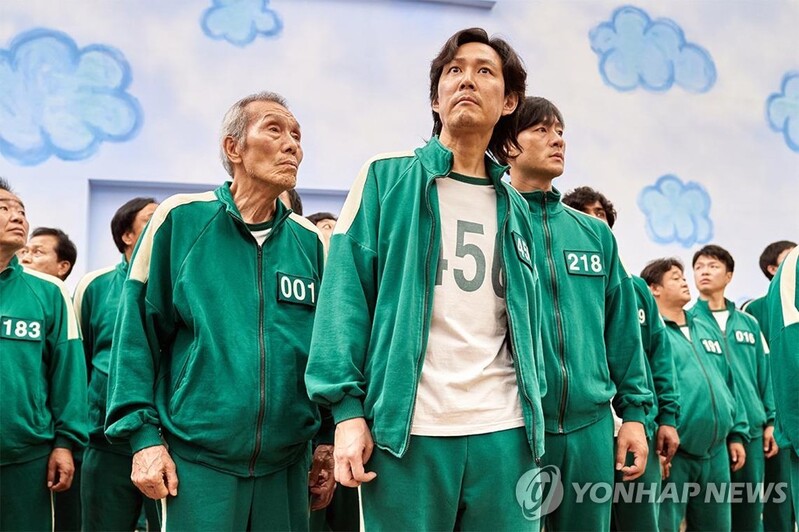 모레 에미상 시상식…'오겜' 언어장벽 깨고 작품상 영예 안을까