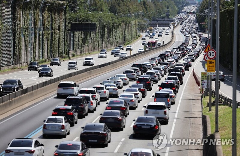 Traffic heavy on expressways as people return home following Chuseok