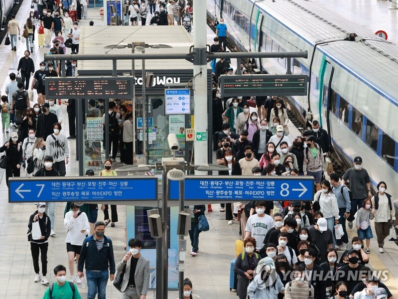 "초가을 성큼" 대전·충남 산·유원지에 나들이 인파