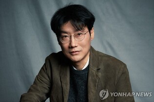 (URGENT) Hwang Dong-hyuk wins best drama series director for 'Squid Game' at Emmys