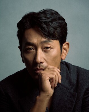 Ha Jung-woo 'Unrealistic character only available in the movies ..hoping to be invited to Emmys 2023'