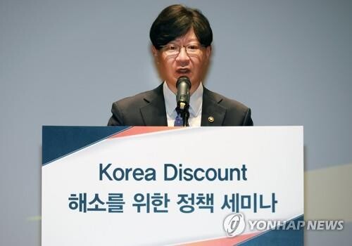 Financial regulator vows deregulation to meet global standards