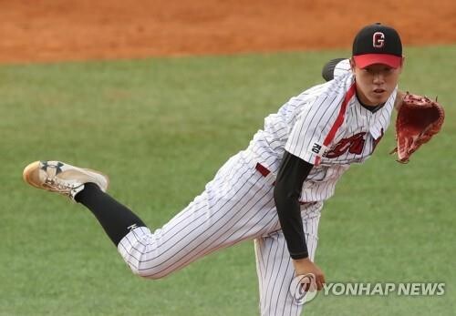 Doosan Bears select controversial pitcher in KBO draft