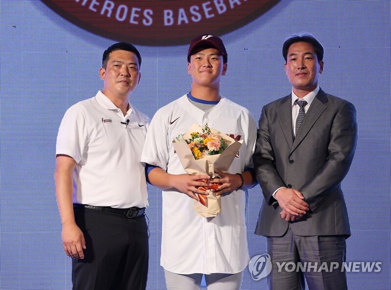 New KBO draft pick pursuing two-way dreams