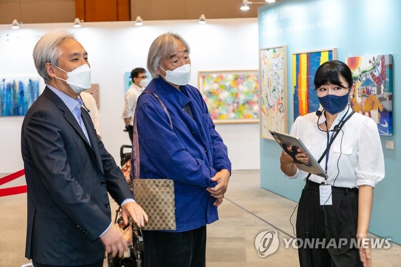 청와대 '장애예술인 특별전' 2주간 5만명 관람…23점 판매