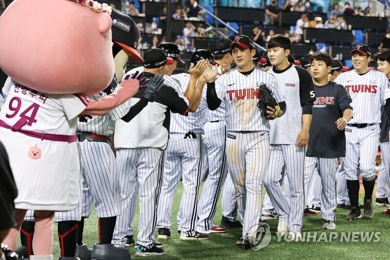 Contenders' late push adding intrigue to KBO pennant race