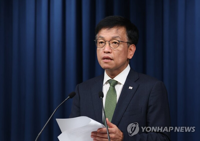 Yoon, Biden could discuss currency swap at summit: official
