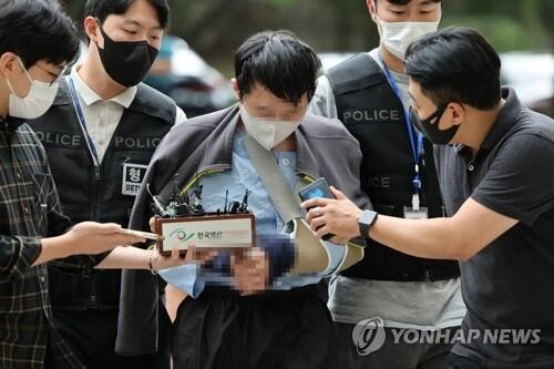 (2nd LD) Court issues arrest warrant for subway murder suspect