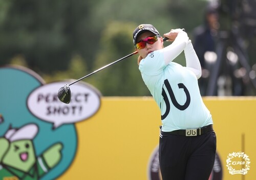 '사이클 버디' 정윤지, KLPGA 투어 메이저 대회 우승 향해 질주(종합)