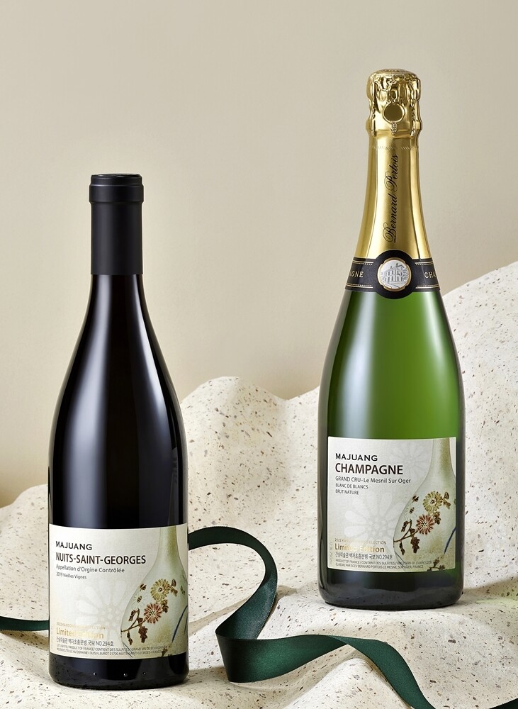 롯데칠성, 간송미술과 콜라보…백자 이미지 라벨 마주앙 출시