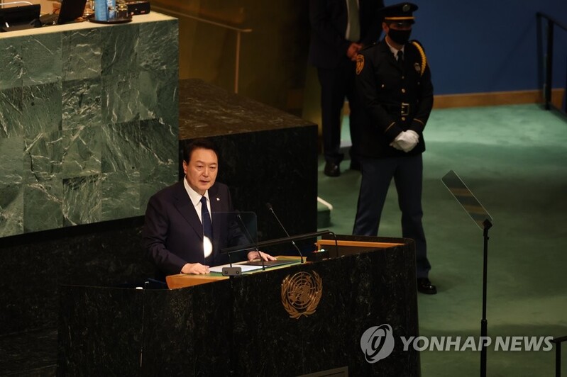 Yoon calls on U.N. member countries to stand together to defend freedom