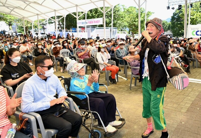 "각설이가 3년 만에 돌아왔다"…음성품바축제 개막
