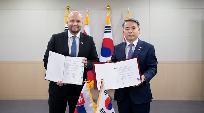 S. Korea, Slovakia hold defense ministerial talks on bilateral cooperation