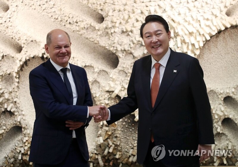 Yoon, German chancellor agree to work to deepen bilateral ties