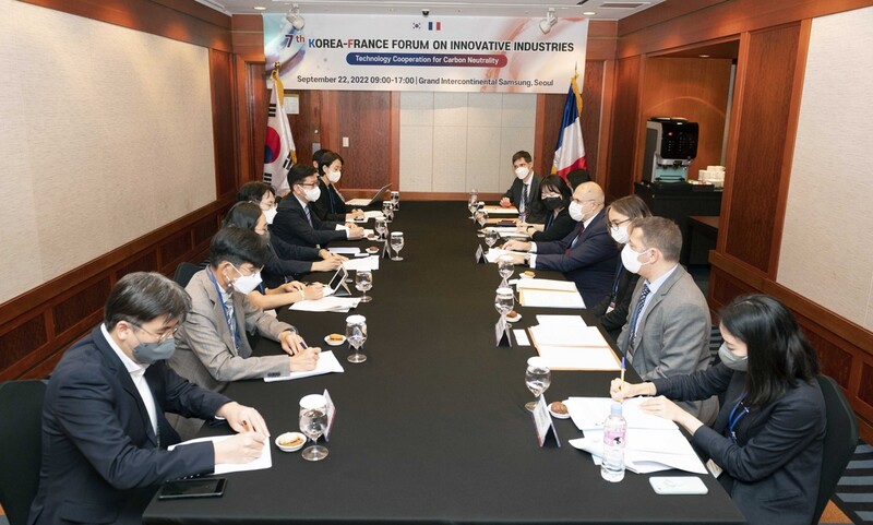S. Korea, France vow to boost joint tech development for innovative industries