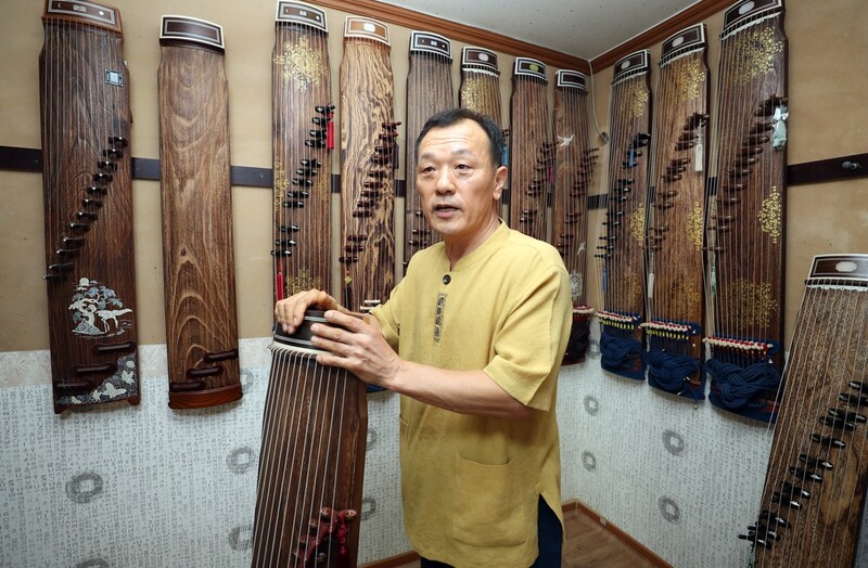[충북 장인열전] 열두줄 가야금소리 이끌린 45년…조준석 악기장