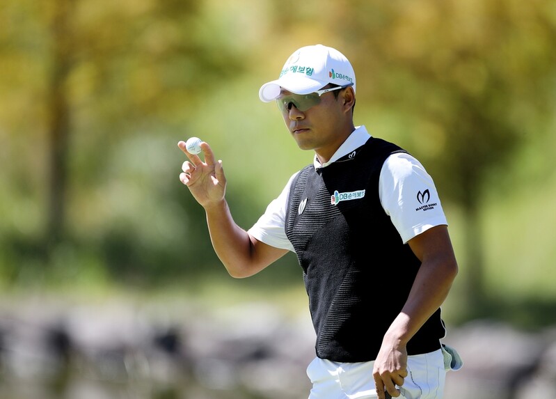 문도엽, DGB금융그룹 오픈 3R 선두 도약…코리안투어 3승 정조준