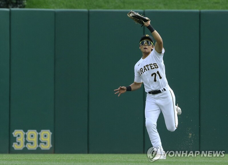 배지환, MLB 세 번째 경기는 무안타…롯데 출신 샘슨에게 고전