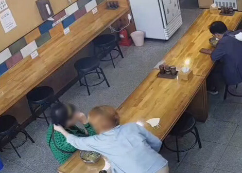 "머리카락 나왔어요" 악성고객에 속 끓는 자영업자들