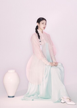 Hanbok Kim Yu-na participated in design to be on UK fashion show