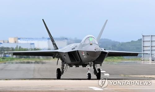 Defense chief says indigenous KF-21 fighter will play key role for N.K. deterrence