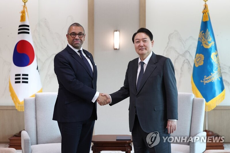 Britain's top diplomat thanks Yoon for attending queen's funeral