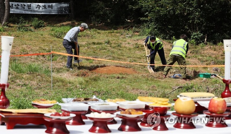 '인권 유린' 선감학원 암매장지서 발굴 하루 만에 유해 발견
