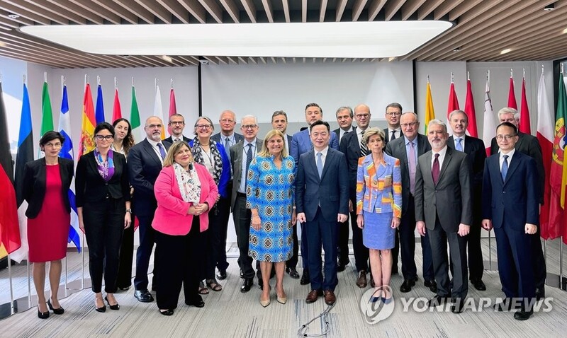 (LEAD) S. Korea, EU discuss responses to U.S. EV tax incentives