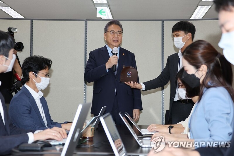 FM Park defends Yoon's recent summit diplomacy outcome, responding to no-confidence motion