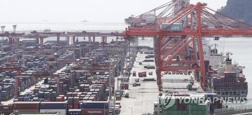 (LEAD) Industrial output falls for 2nd month in August; consumption rebounds in 6 months