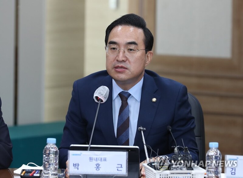 (LEAD) Main opposition presses Yoon to accept no-confidence motion against FM