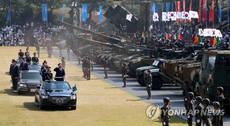(LEAD) S. Korea flaunts key weapons systems on Armed Forces Day