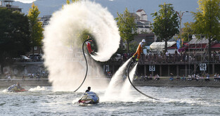 [Moment to Focus] Flyboard show