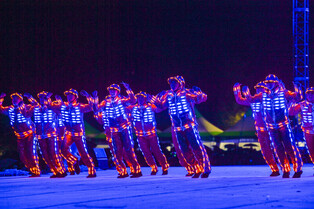 [Moment to Focus] Dancing the night away