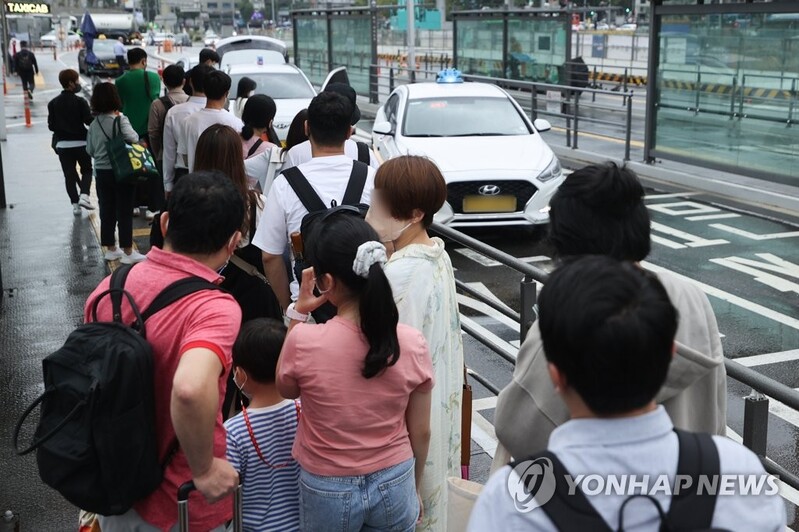 심야택시 기본요금 1만원 넘을 듯…'타다' 부활도 추진