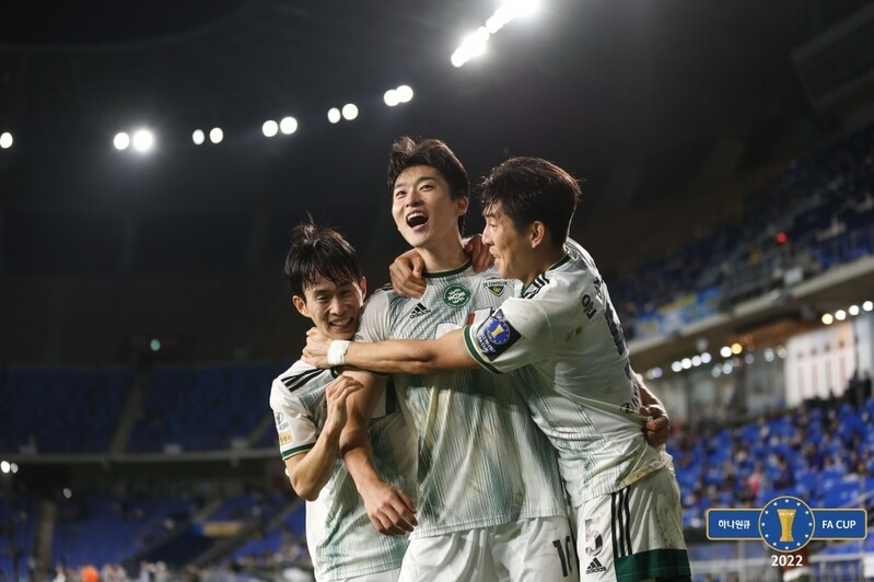 Jeonbuk defeat 10-man Ulsan to reach FA Cup final; FC Seoul up next