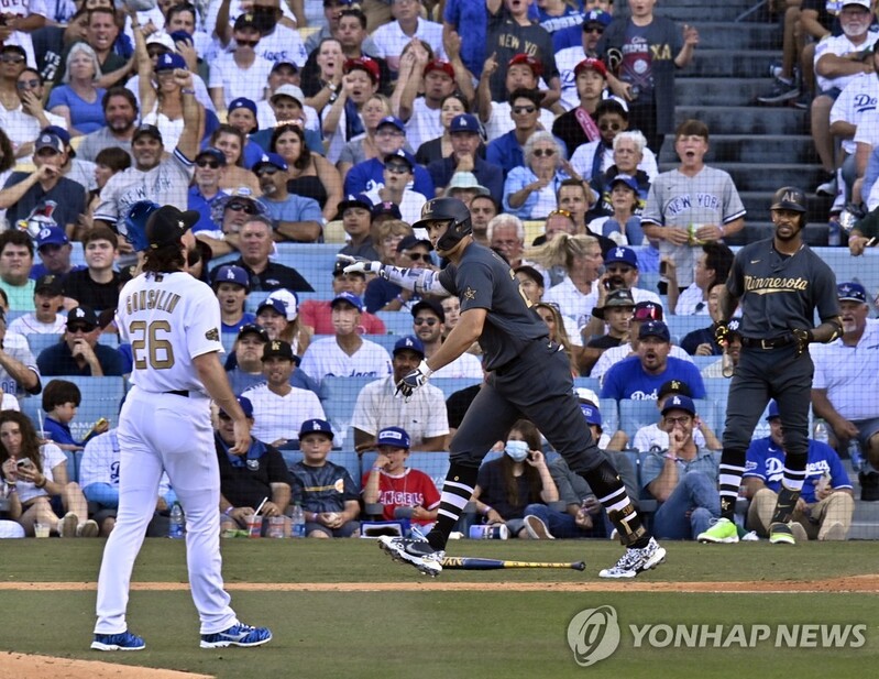 MLB 관중 작년보다 크게 늘었지만 코로나19 이전보다 밑돌아