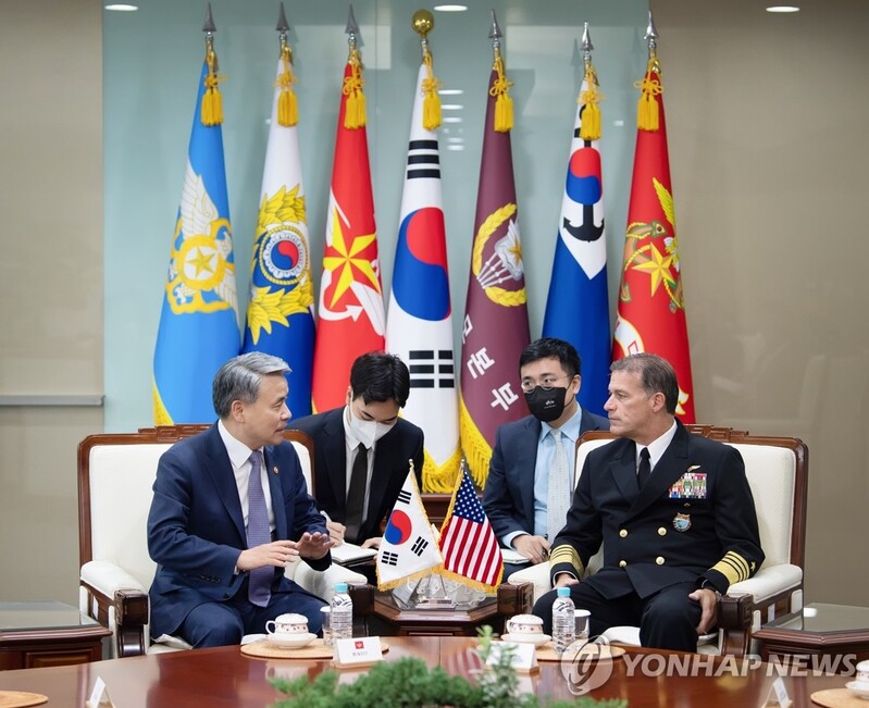 (LEAD) Defense minister meets U.S. Indo-Pacific Command chief over N.K. provocations