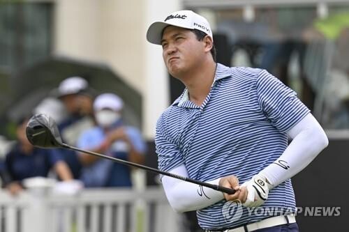 김시환, 우승 상금 400만 달러 LIV 골프 2R 공동 2위