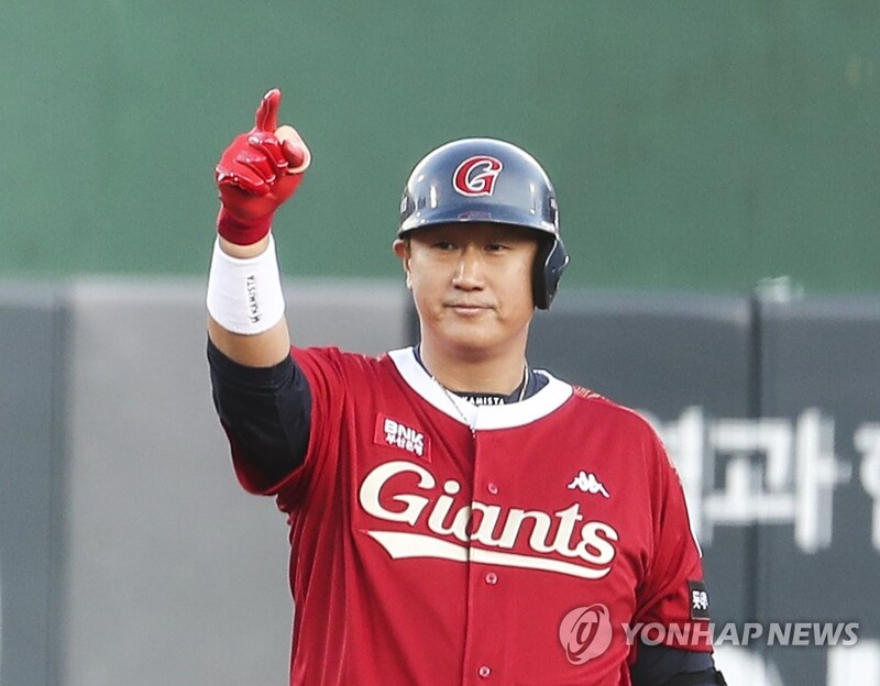 S. Korean baseball legend Lee Dae-ho retires after 22 seasons