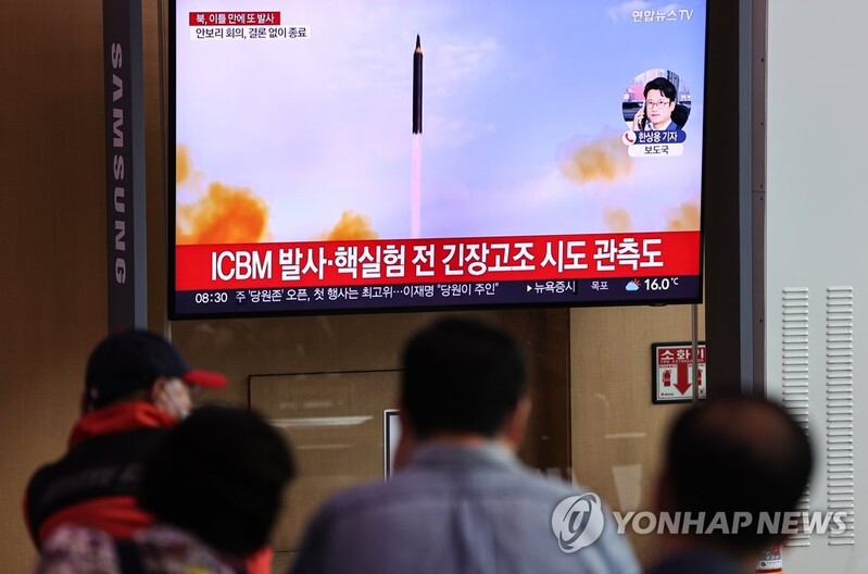 (LEAD) N. Korea fires 2 short-range ballistic missiles toward East Sea: S. Korean military